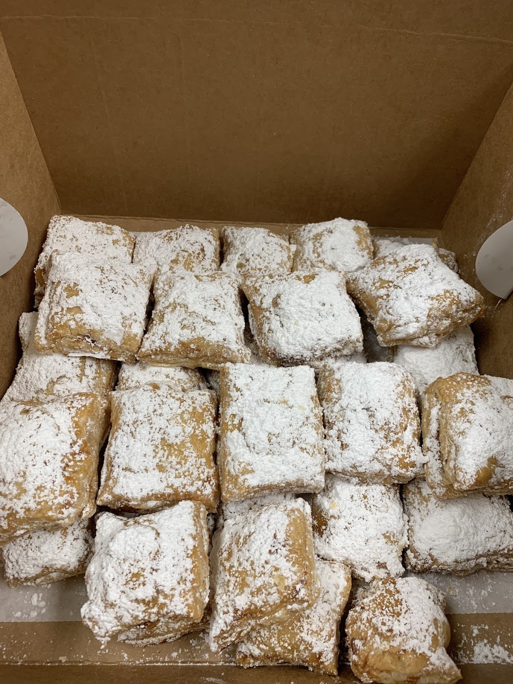 Madelyns bakery | restaurant | 904 W Waters Ave, Tampa, FL 33604, USA | 8132802026 OR +1 813-280-2026