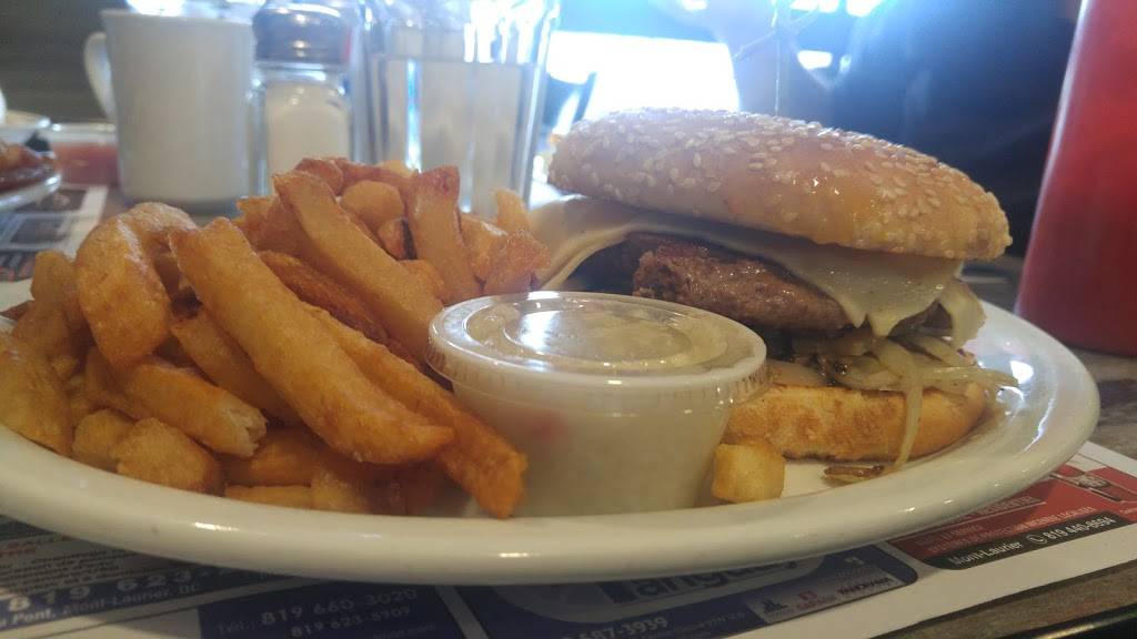 Restaurant La Lanterne | restaurant | 437 Boulevard Albiny Paquette, Mont-Laurier, QC J9L 1K7, Canada | 8196234339 OR +1 819-623-4339