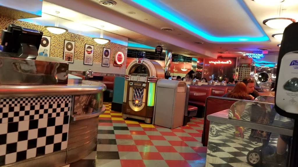 Mels Drive-In | restaurant | South St, Orlando, FL 32819, USA | 4072244233 OR +1 407-224-4233