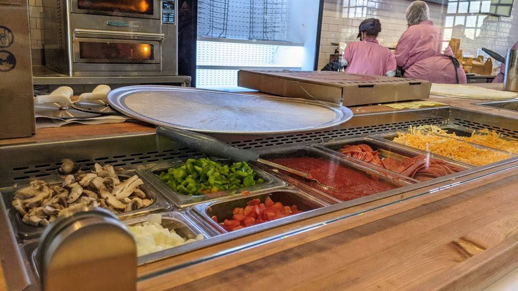 Ukrops Market Hall | restaurant | 7250 Patterson Ave, Richmond, VA 23229, USA | 8043403040 OR +1 804-340-3040