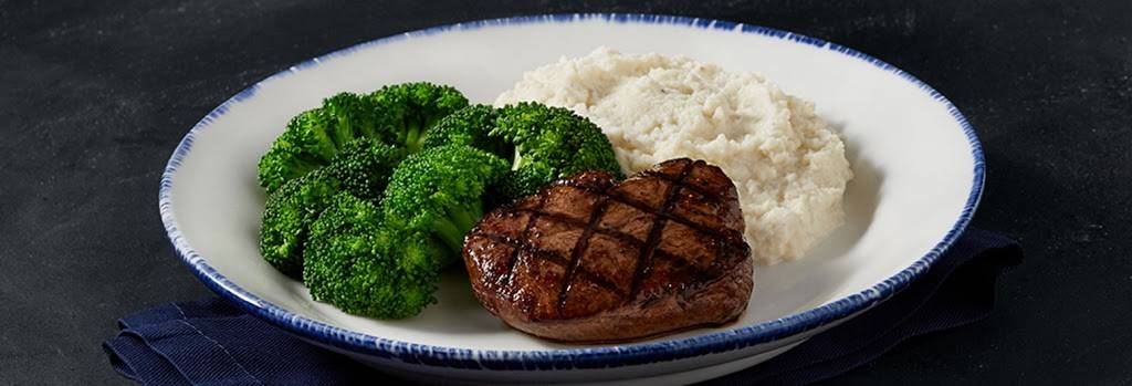 Bella Ts Pizza | restaurant | 2900 Levick St, Philadelphia, PA 19149, USA | 2155333100 OR +1 215-533-3100