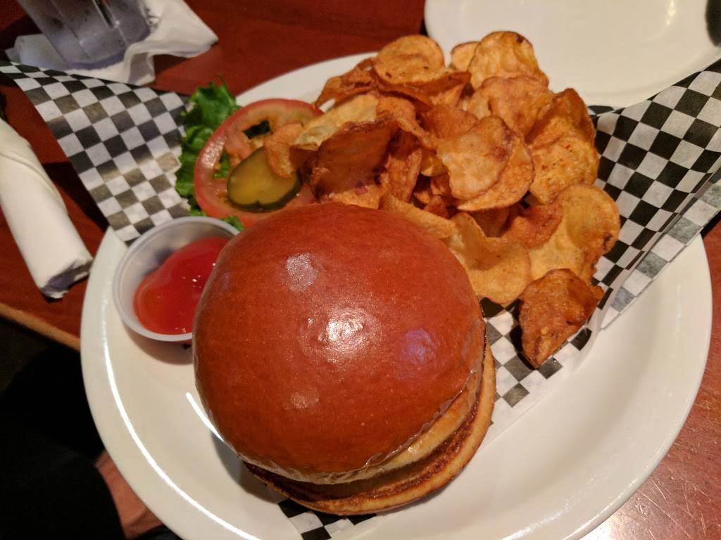 Rics Restaurant & Sports Lounge | restaurant | 2500 Las Posas Rd, Camarillo, CA 93010, USA | 8053899919 OR +1 805-389-9919