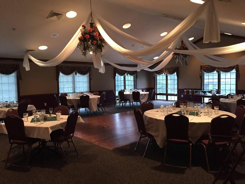 Fairways and Greens Restaurant | restaurant | 2052 Country Club Rd, Lincolnton, NC 28092, USA | 7047324662 OR +1 704-732-4662