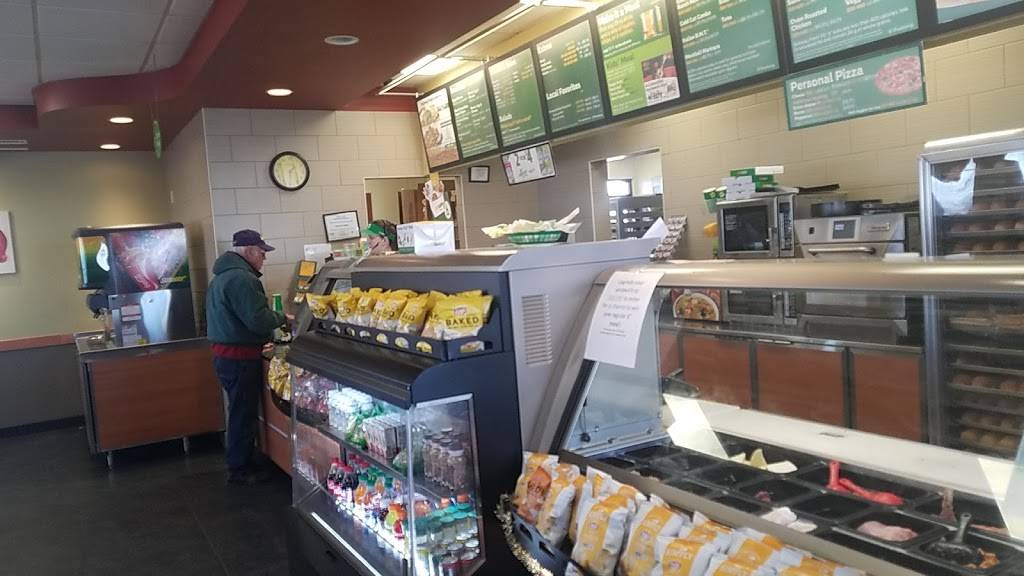 Subway | restaurant | 935 N, IL-49, Casey, IL 62420, USA | 2179325606 OR +1 217-932-5606
