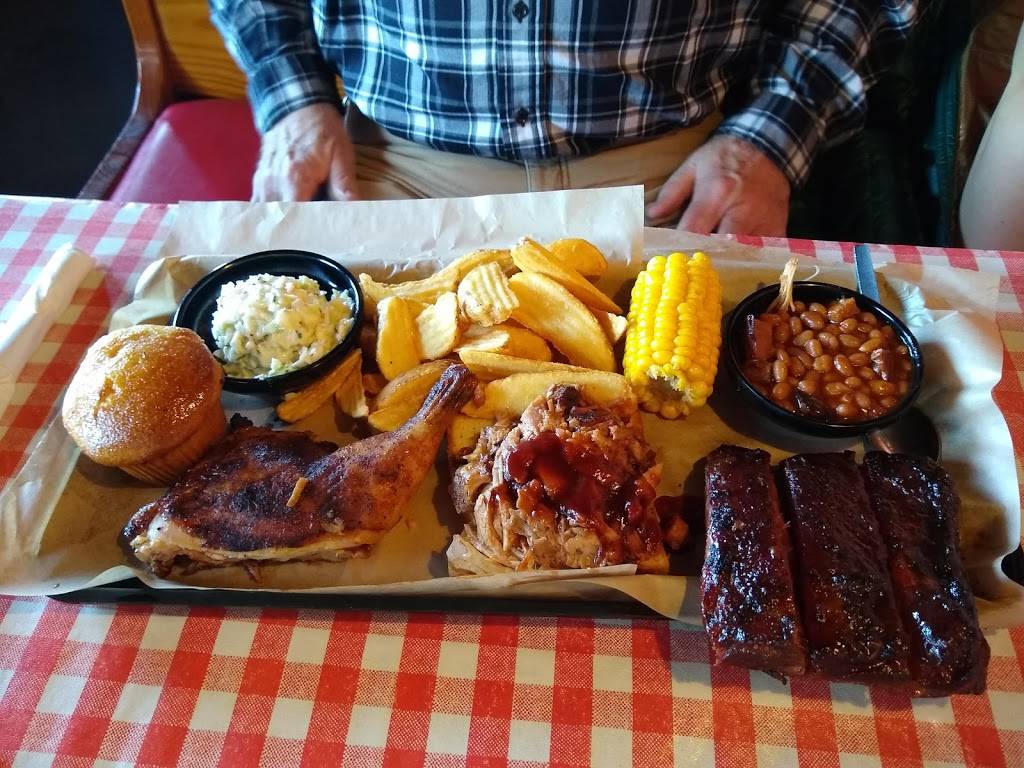 Famous Daves Bar-B-Que | restaurant | 5665 Bay Rd, Saginaw, MI 48604, USA | 9897977675 OR +1 989-797-7675