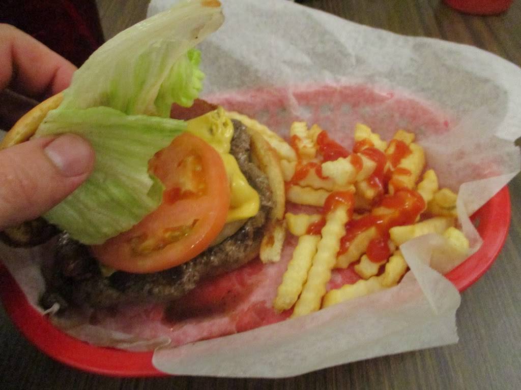 Spillway Supper Club | restaurant | 112 3rd St, Harpers Ferry, IA 52146, USA | 5635862181 OR +1 563-586-2181