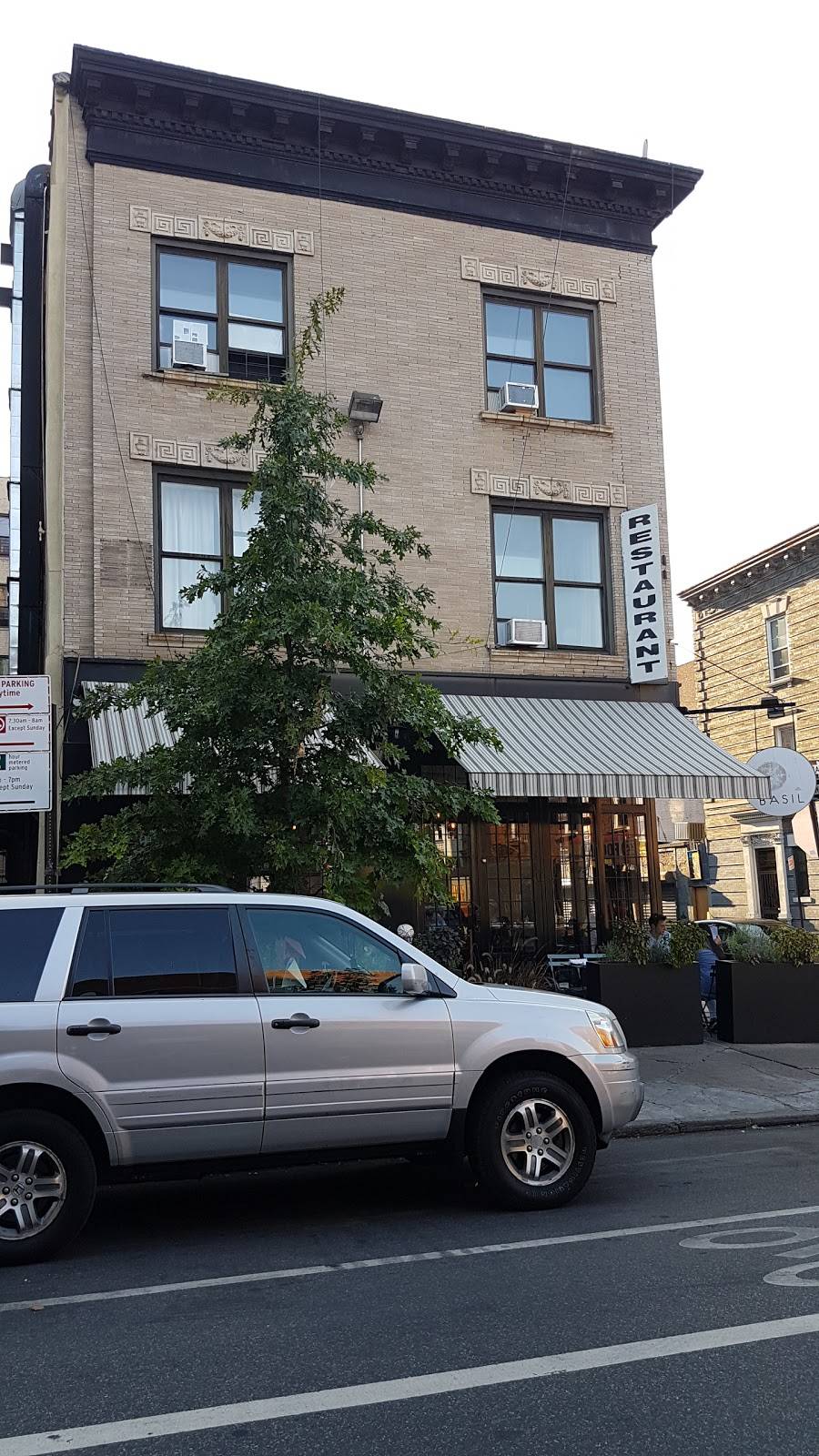 Basil Pizza & Wine Bar | restaurant | 270 Kingston Ave, Brooklyn, NY 11213, USA | 7182858777 OR +1 718-285-8777