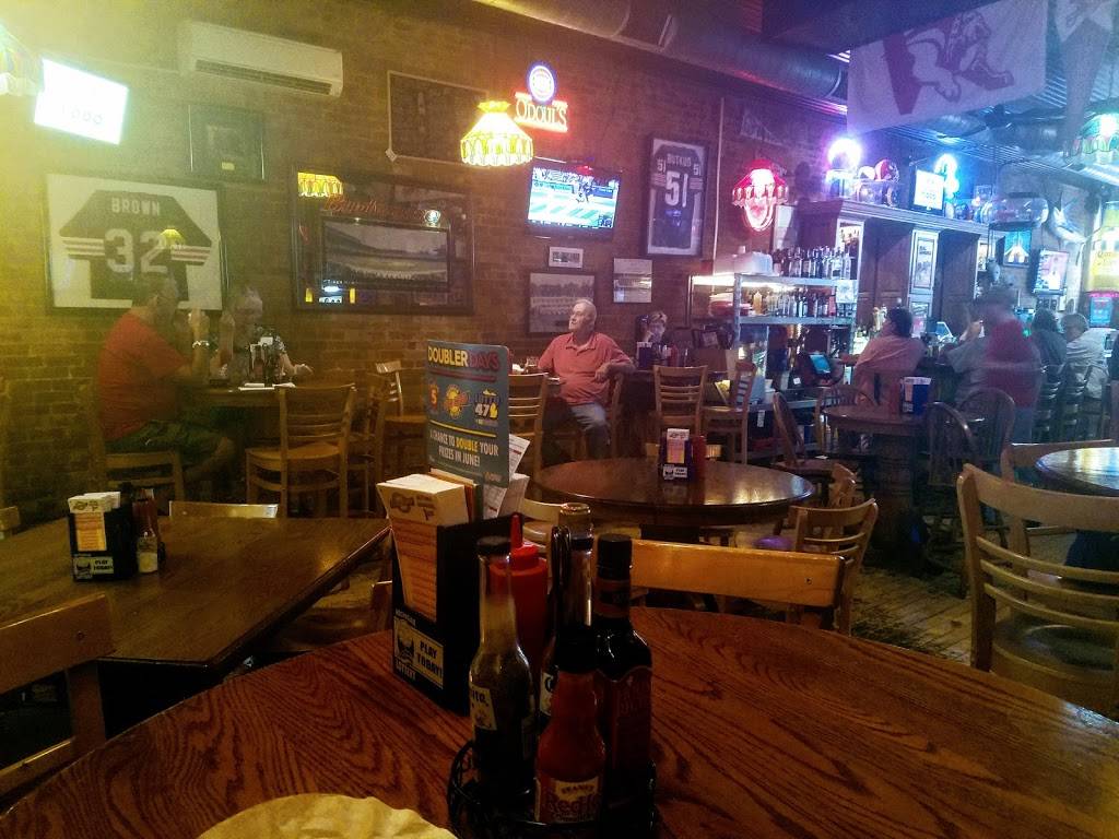 Village Hide-A-Way | restaurant | 111 E Prairie St, Vicksburg, MI 49097, USA | 2696493134 OR +1 269-649-3134