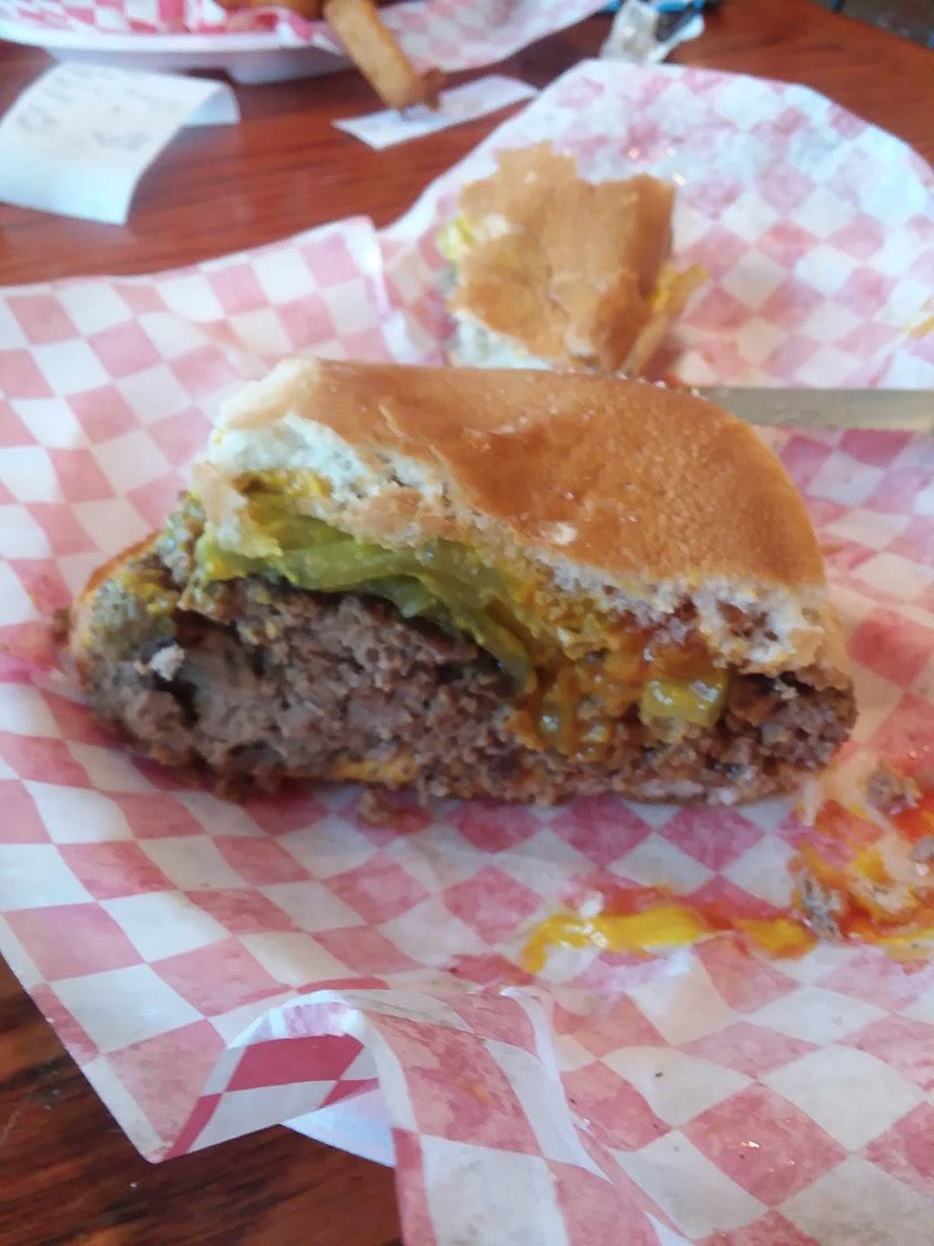 Bubbas Fat Burgers & BBQ | restaurant | 1111 S Wood St, Gilmer, TX 75645, USA | 9036800899 OR +1 903-680-0899