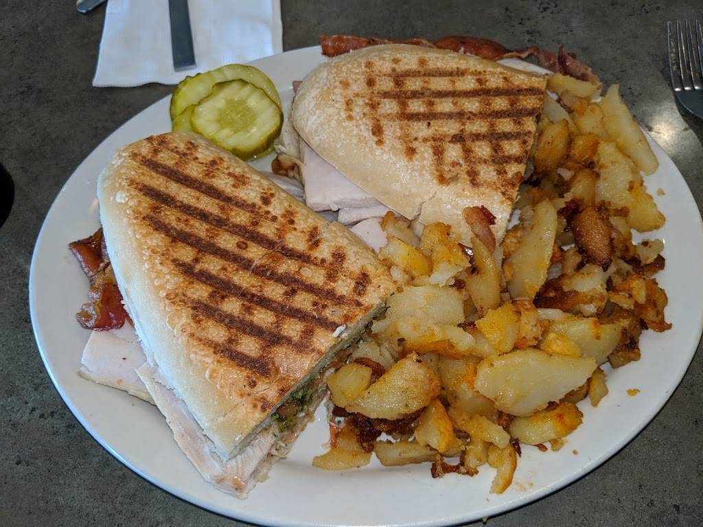 The Landmark Family Restaurant | restaurant | 825 Fairport Rd, East Rochester, NY 14445, USA | 5853489177 OR +1 585-348-9177