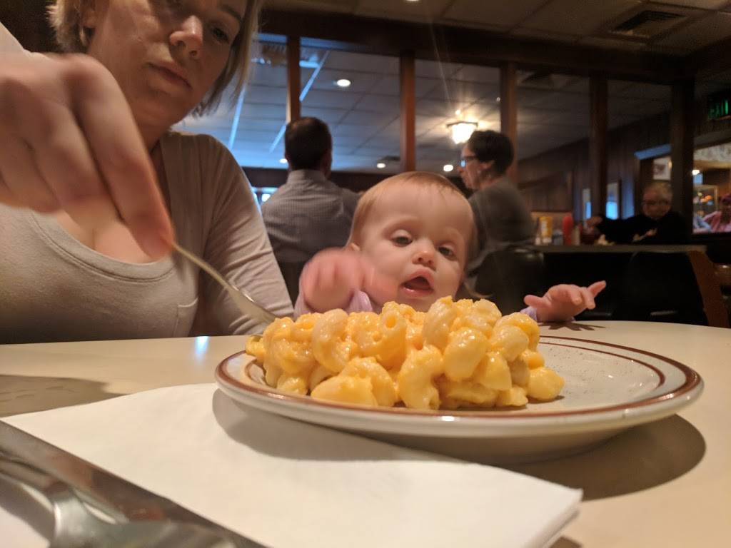 Halls State St Prime Rib | restaurant | 2005 E State Blvd, Fort Wayne, IN 46805, USA | 2604830597 OR +1 260-483-0597