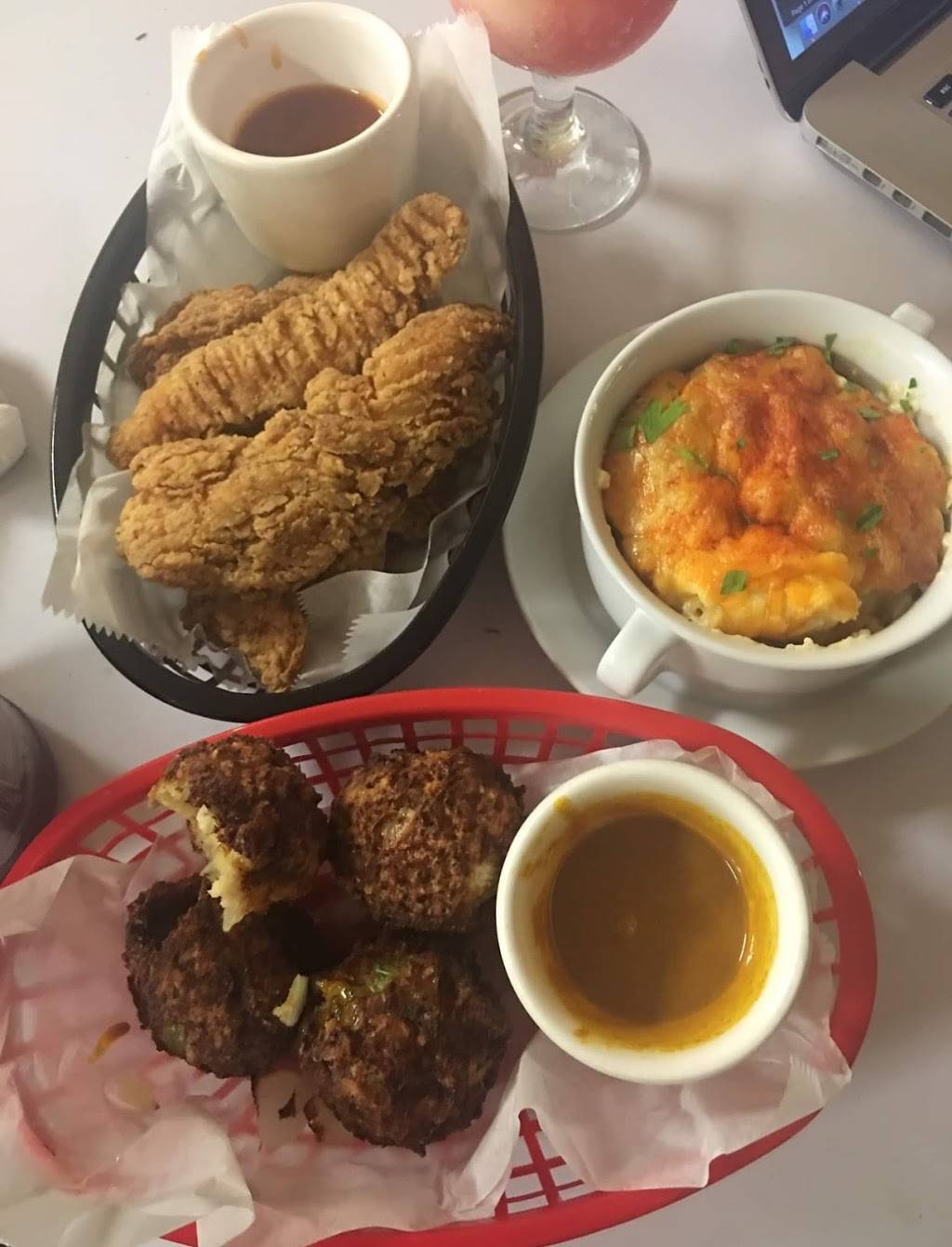 Wilson’s Nite Out | restaurant | 7365 Denniston Ave, Pittsburgh, PA 15218, USA | 4127271333 OR +1 412-727-1333