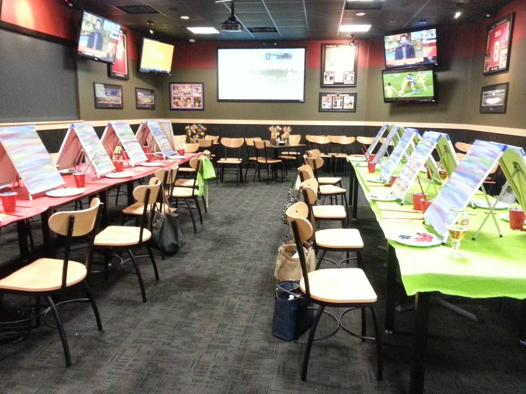 Buffalo Wild Wings | restaurant | 200 Montgomery St, San Ramon, CA 94583, USA | 9253806631 OR +1 925-380-6631