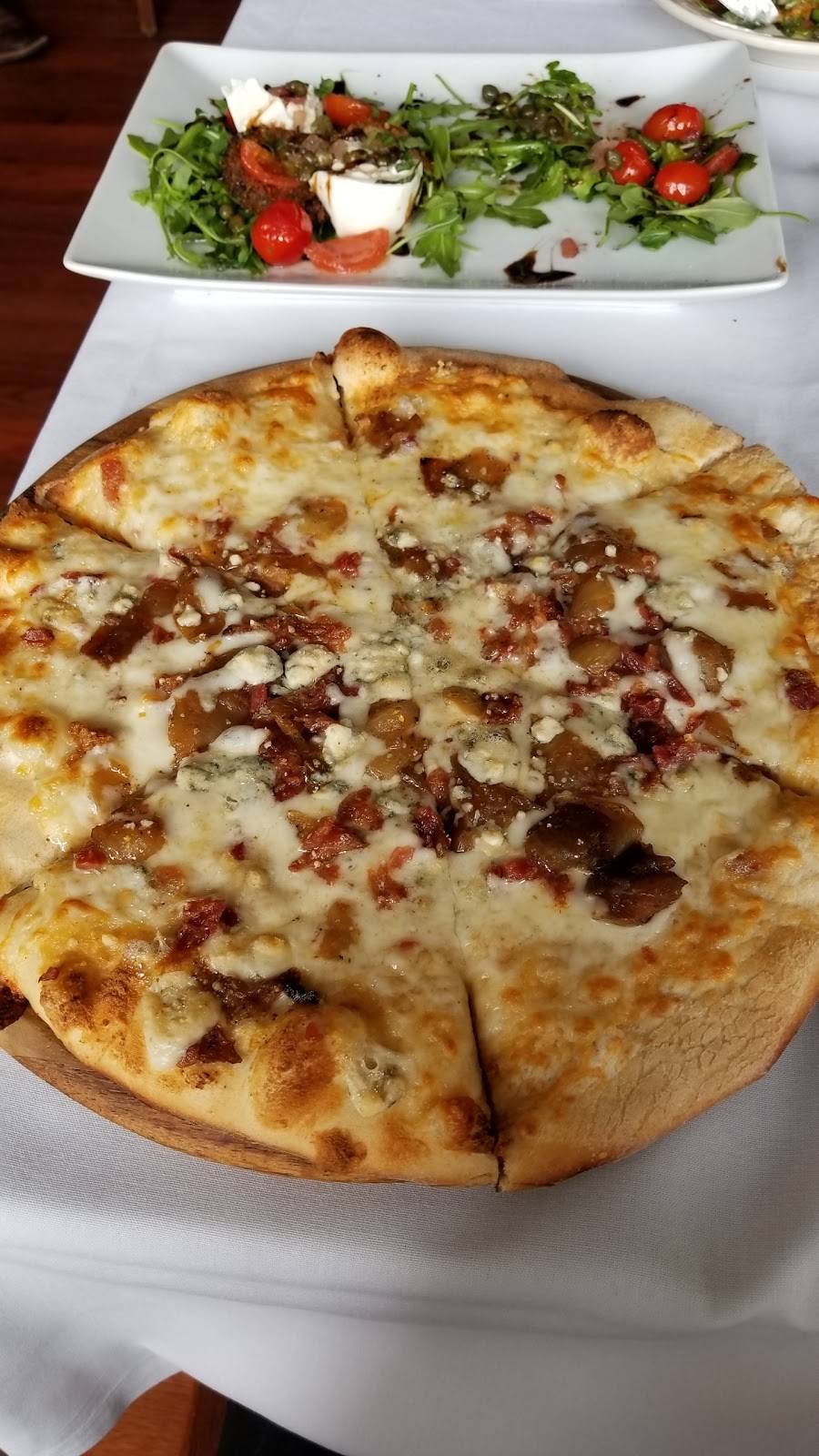 Good Fellos | restaurant | 202 W Main St, Sackets Harbor, NY 13685, USA | 3156463463 OR +1 315-646-3463