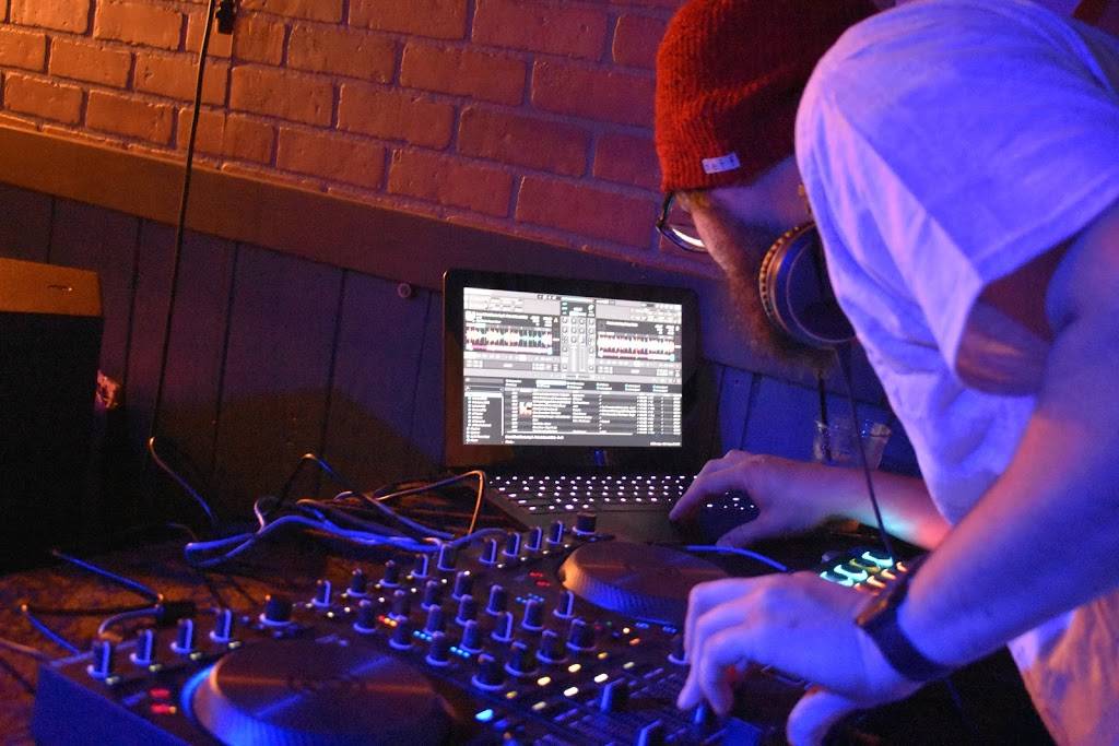 Drifters Cocktails | night club | 18240 Soledad Canyon Rd, Canyon Country, CA 91387, USA | 6612522471 OR +1 661-252-2471