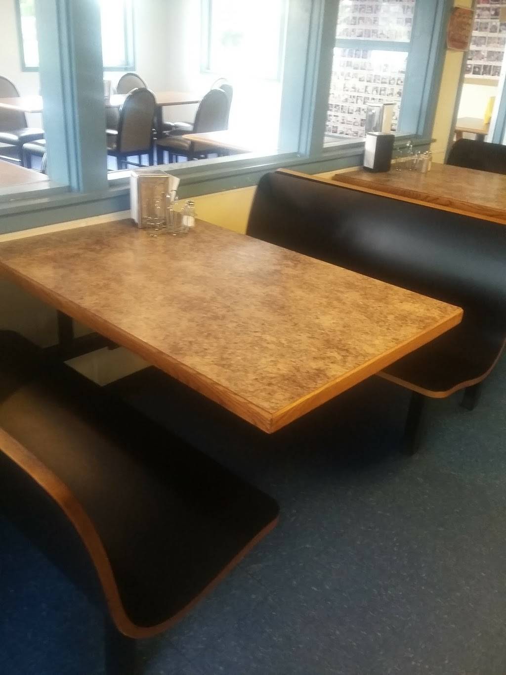 B&C Pizza East Side | restaurant | 476 N Tuscola Rd, Bay City, MI 48708, USA | 9898921519 OR +1 989-892-1519