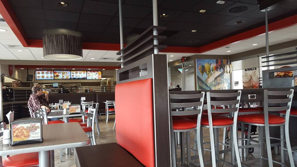 Hardees | restaurant | 3203 Wade Hampton Blvd, Taylors, SC 29687, USA | 8642689415 OR +1 864-268-9415