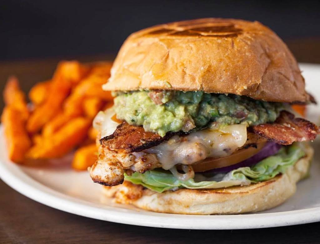 Malarkys Irish Pub | restaurant | 3011 Newport Blvd, Newport Beach, CA 92663, USA | 9496752340 OR +1 949-675-2340