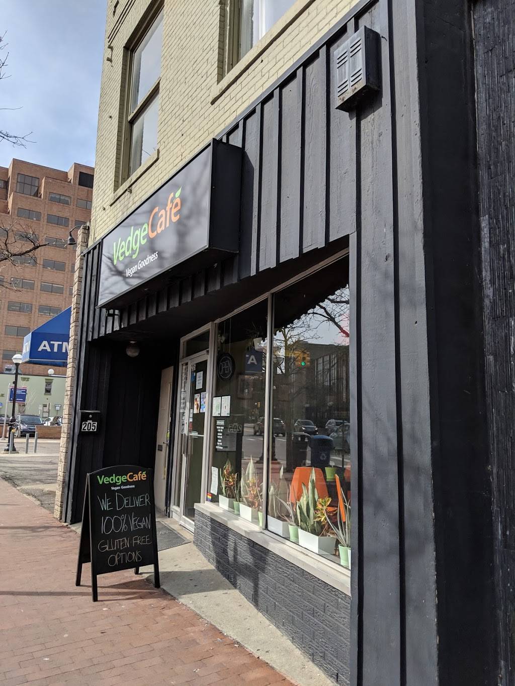 Vedge Cafe | restaurant | 205 N Main St, Ann Arbor, MI 48104, USA | 7349294485 OR +1 734-929-4485