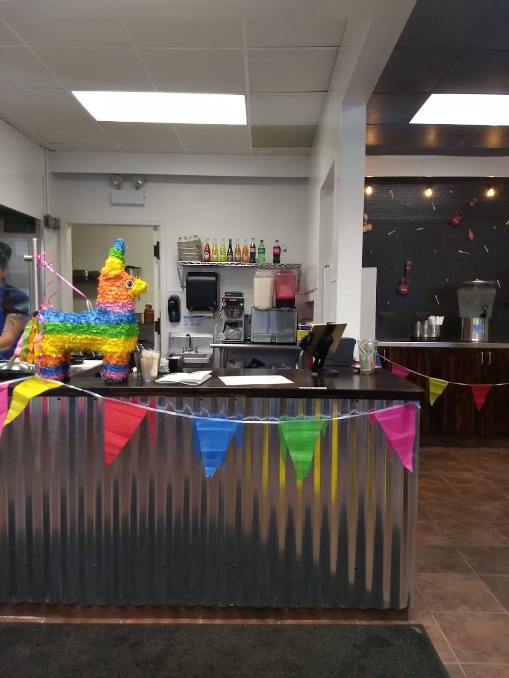 Guac Mexican Grill | restaurant | 616 E Irving Park Rd, Roselle, IL 60172, USA | 8474665524 OR +1 847-466-5524