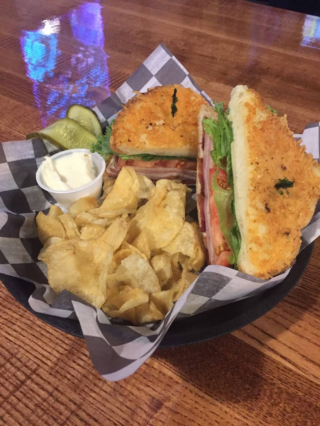 Booyahs Bar and Grill | restaurant | 6022 Harvey St, Muskegon, MI 49444, USA | 2317989900 OR +1 231-798-9900