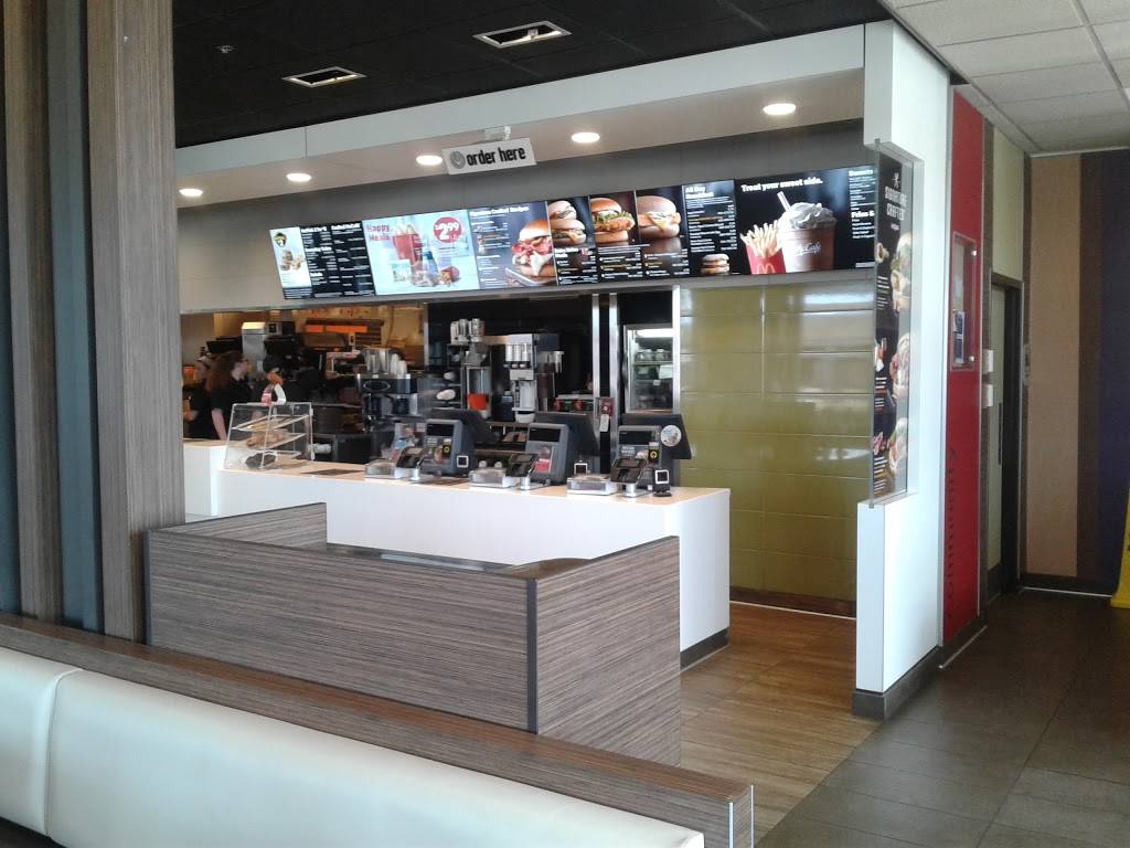 McDonalds | cafe | 14841 Snow Rd, Brook Park, OH 44142, USA | 2166764840 OR +1 216-676-4840