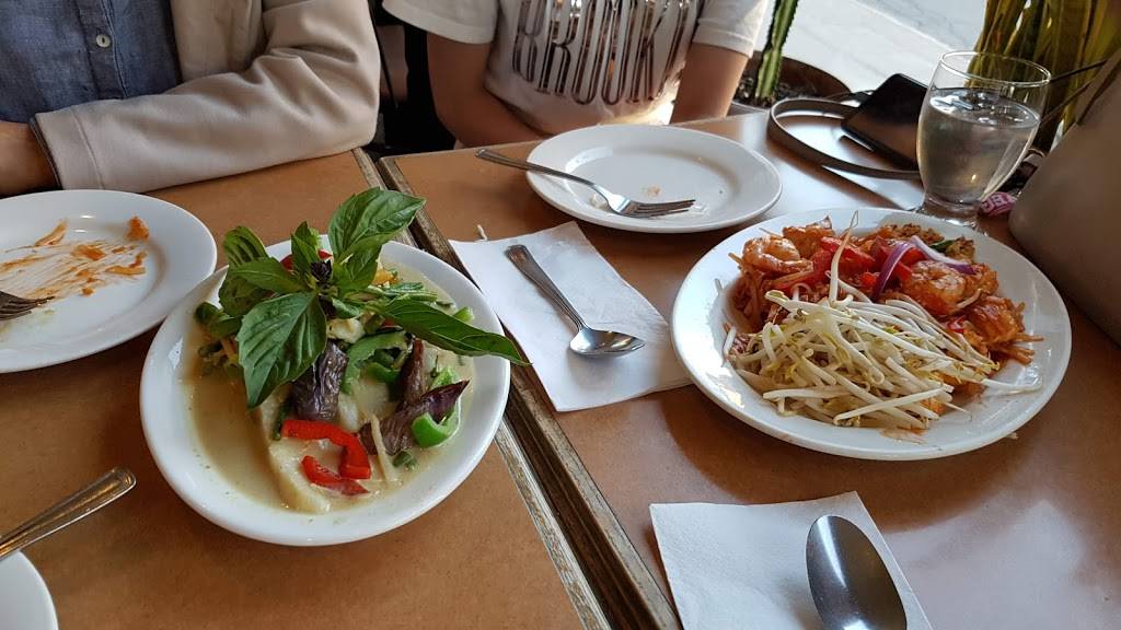 Restaurant Talay Thai | restaurant | 5697 Chemin de la Côte-des-Neiges, Montréal, QC H3S 1Y7, Canada | 5147392999 OR +1 514-739-2999