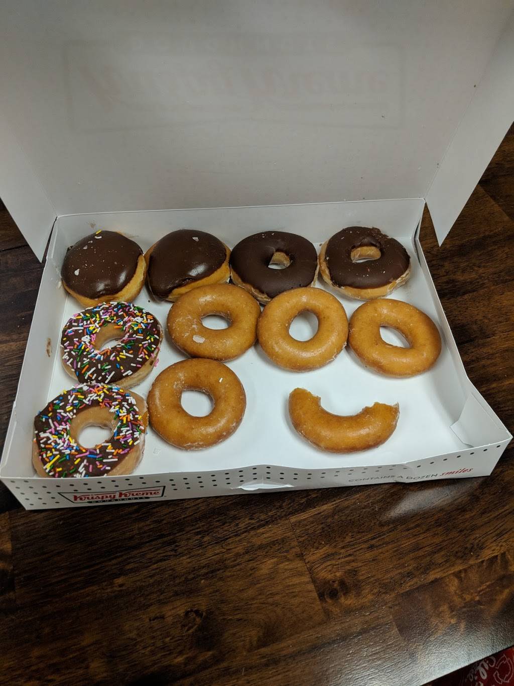 Krispy Kreme | bakery | 4842 N Broadway, Knoxville, TN 37918, USA | 8652812300 OR +1 865-281-2300