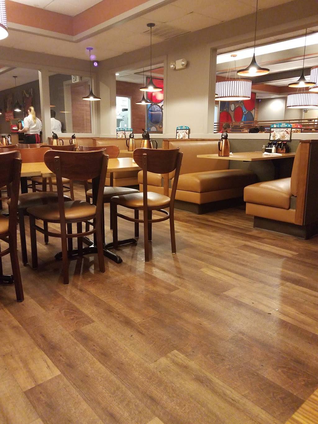 IHOP | bakery | 202 TX-332, Lake Jackson, TX 77566, USA | 9792850606 OR +1 979-285-0606