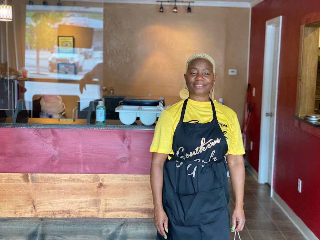 Southern Girlz Eatery | restaurant | 119 Oak St, Bonner Springs, KS 66012, USA | 9133685712 OR +1 913-368-5712