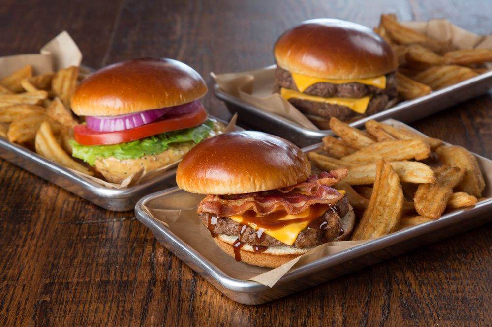 Wing Zone | restaurant | 905 Hess Ln, Louisville, KY 40217, USA | 5026616053 OR +1 502-661-6053