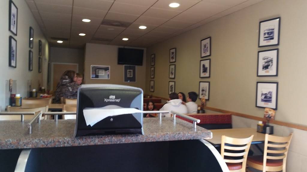 Dairy Queen Grill & Chill | restaurant | 1110 N Locust Ave, Lawrenceburg, TN 38464, USA | 9317622741 OR +1 931-762-2741