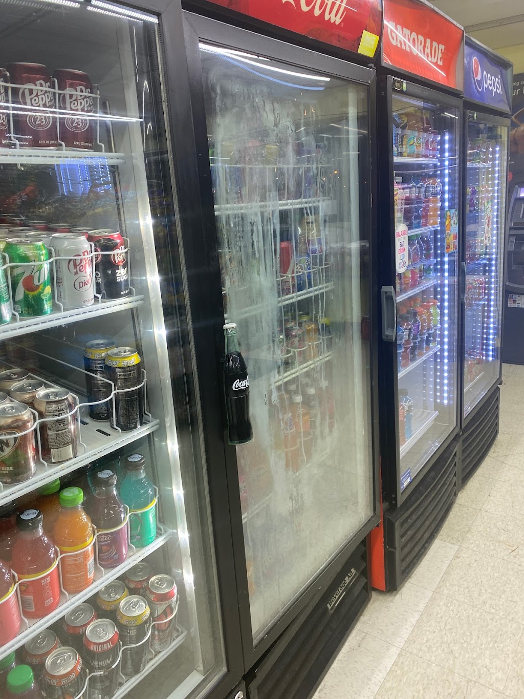 hook,s fish & chicken | restaurant | 978 White St, Cleveland, MS 38732, USA | 6628430374 OR +1 662-843-0374