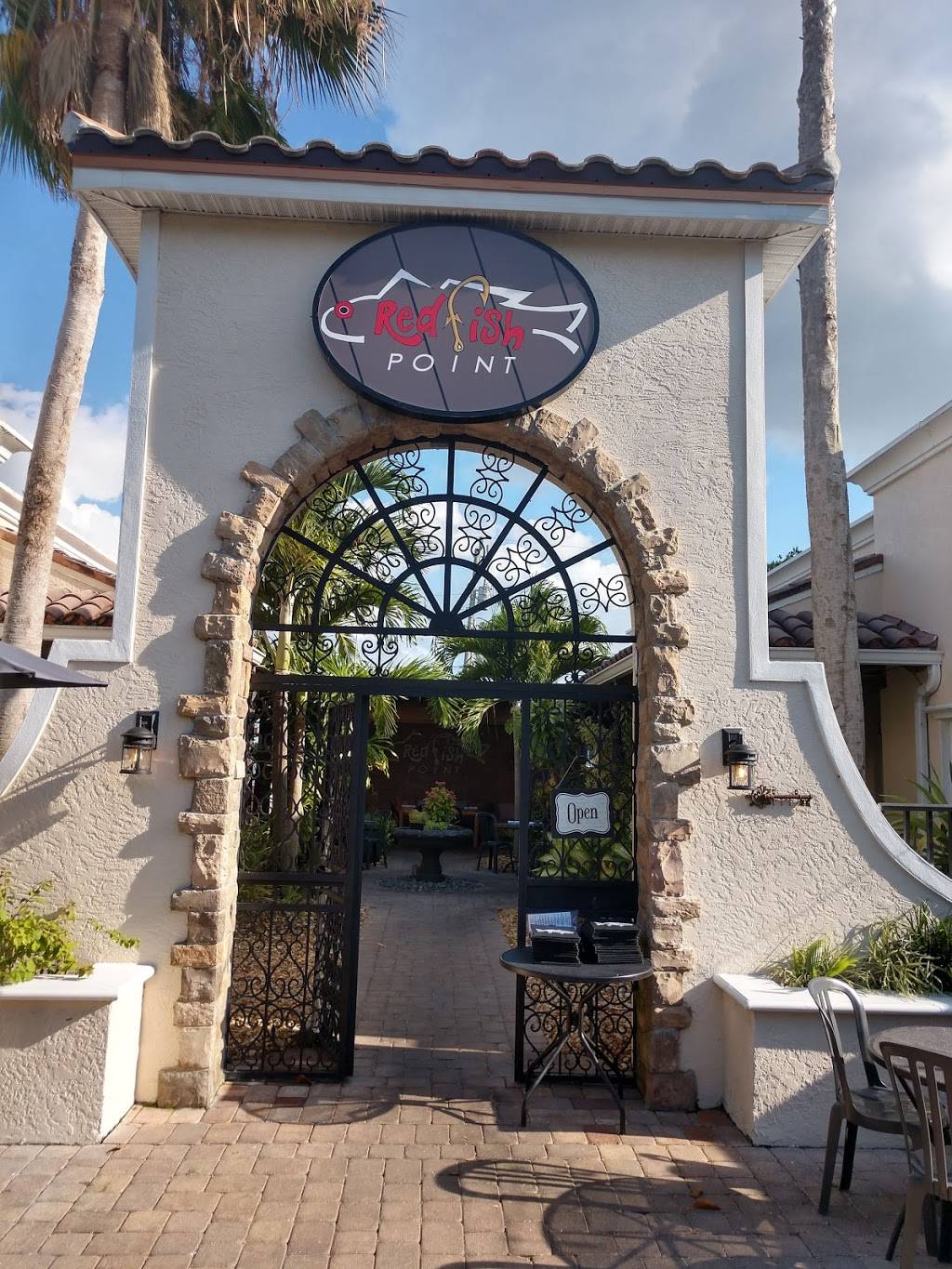 Redfish Point Garden Bar & Grill | restaurant | 1520 Lafayette St, Cape Coral, FL 33904, USA | 2395422224 OR +1 239-542-2224