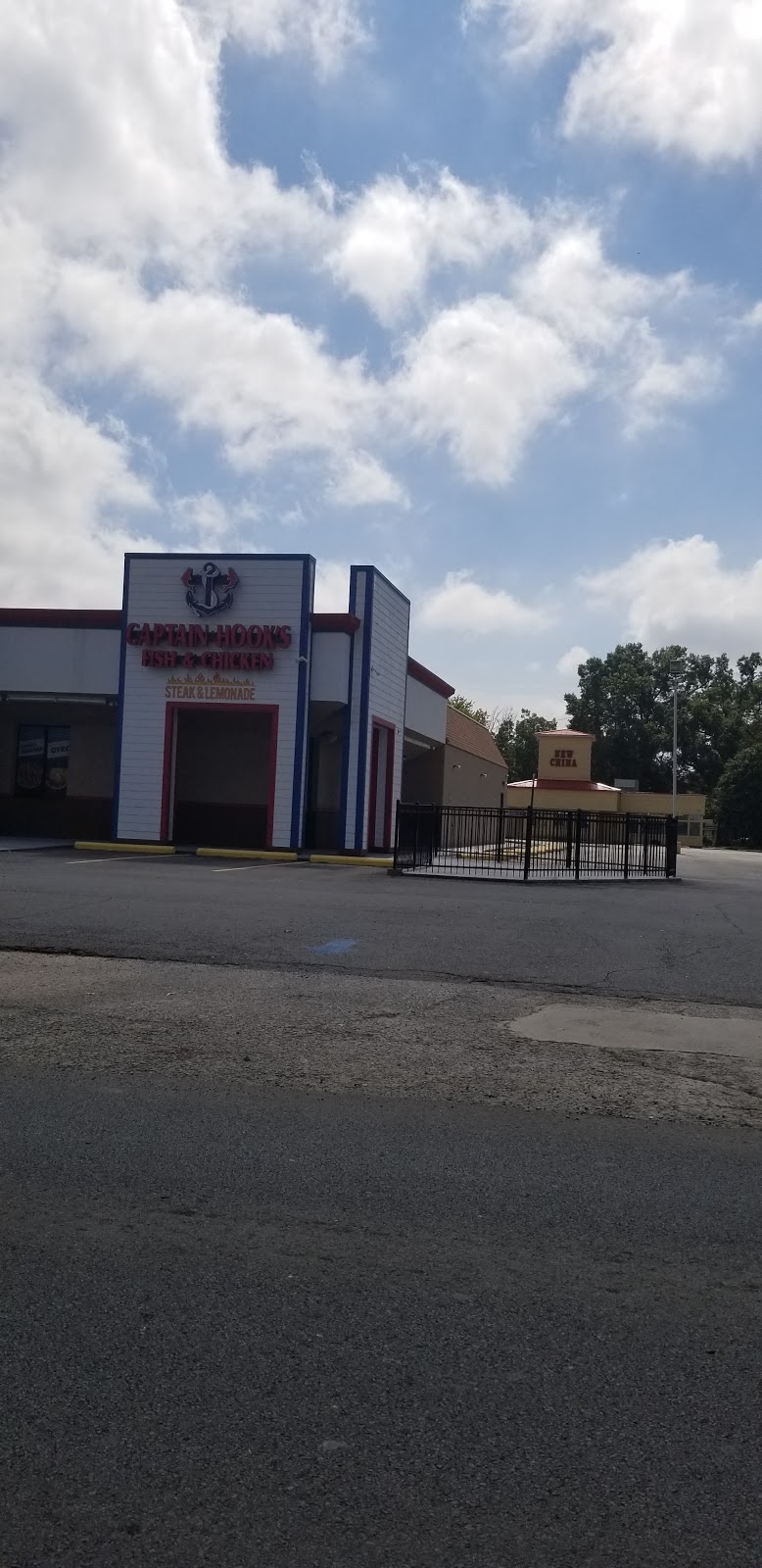 Captain Hooks Fish & Chicken | restaurant | 520 N Oates St, Dothan, AL 36303, USA | 3346991444 OR +1 334-699-1444