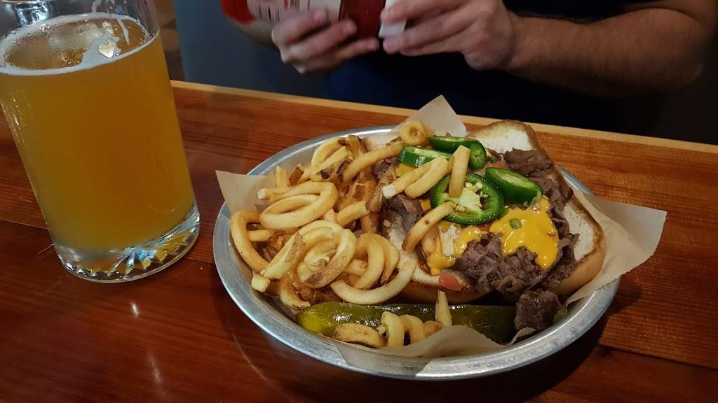 Hooters | restaurant | 8334 S Willow St, Lone Tree, CO 80124, USA | 3039964668 OR +1 303-996-4668