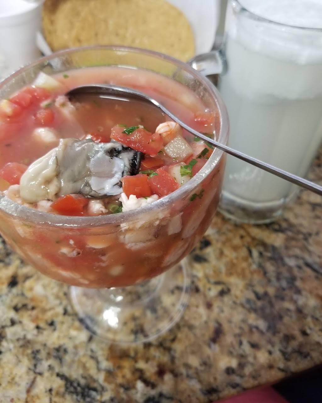 Mariscos El Perihuete | restaurant | 3223 Tweedy Blvd, South Gate, CA 90280, USA | 3235666726 OR +1 323-566-6726