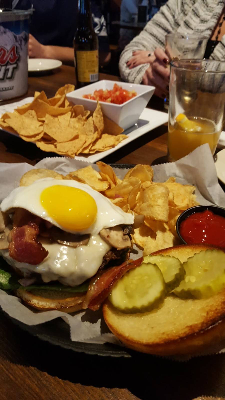 Ladder 133 Kitchen & Social | restaurant | 133 Douglas Ave, Providence, RI 02908, USA | 4012727427 OR +1 401-272-7427