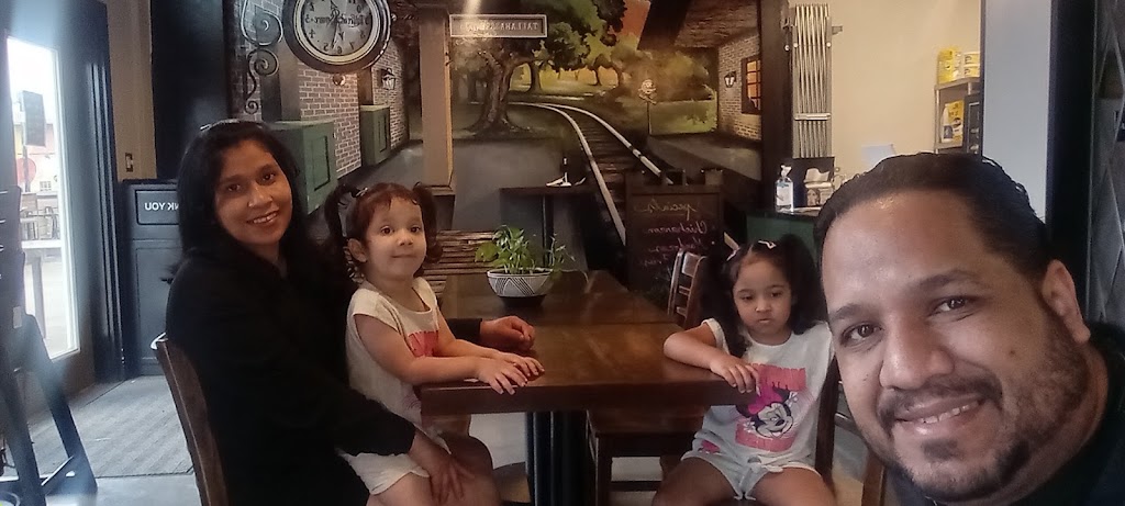 Dejavu Raild Road Square | restaurant | 626 Railroad Sq, Tallahassee, FL 32310, USA | 2295852784 OR +1 229-585-2784