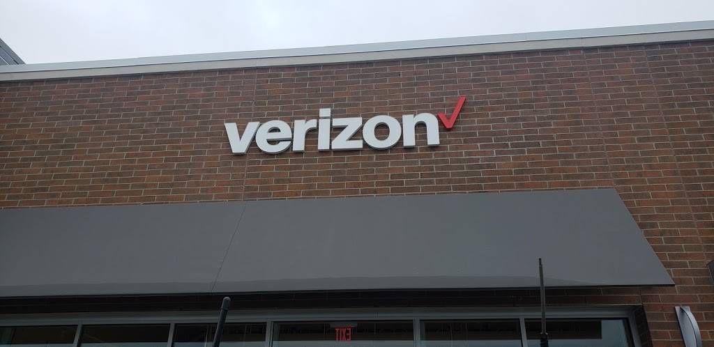 Starbucks | cafe | 3401 Owen Rd Ste 100, Fenton, MI 48430, USA | 2488078817 OR +1 248-807-8817