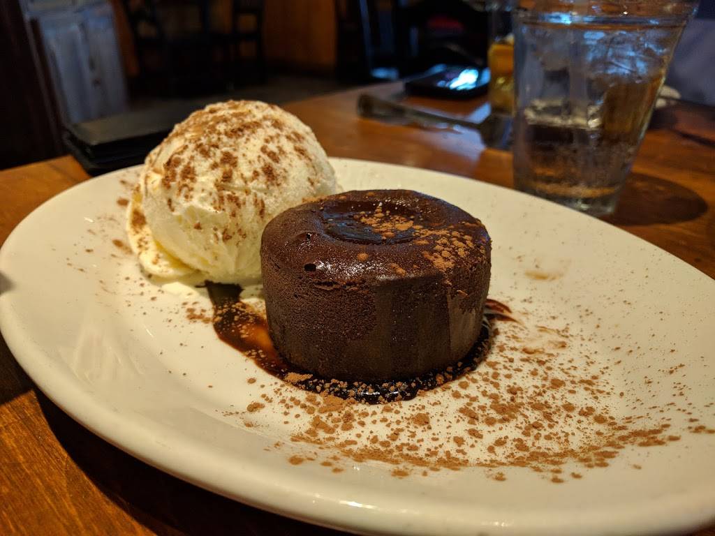 Johnny Carinos | restaurant | 3015 W Shore Dr, Holland, MI 49424, USA | 6167385200 OR +1 616-738-5200