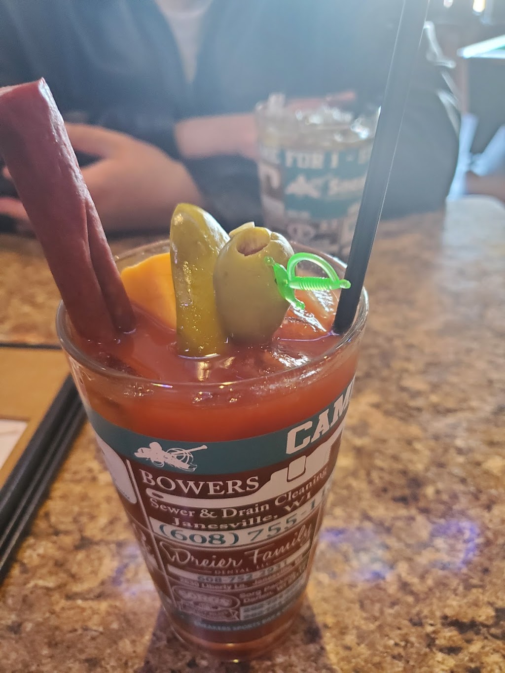 Sneakers Sports Bar & Grill | restaurant | 1221 Woodman Rd #100, Janesville, WI 53545, USA | 6087561221 OR +1 608-756-1221