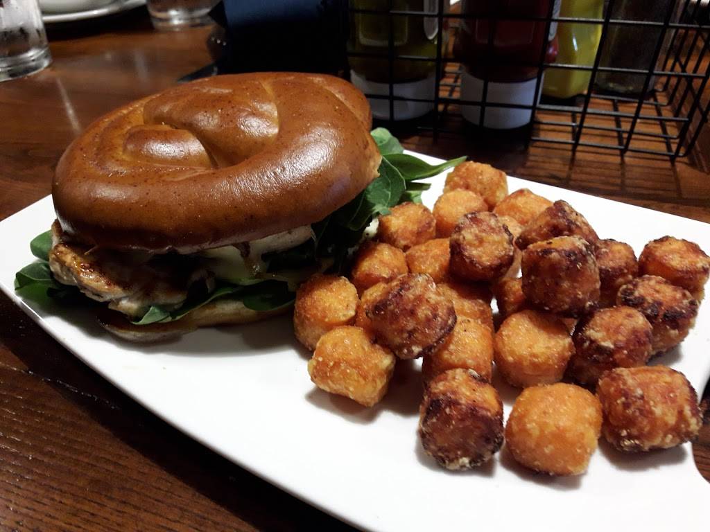 Bulldog Tavern | restaurant | 205 Prospect St, Washington, DC 20007, USA | 2026876186 OR +1 202-687-6186