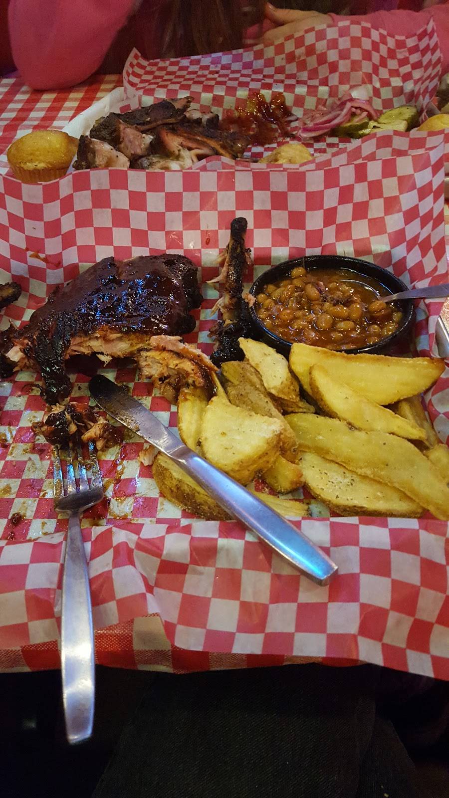 Famous Daves Bar-B-Que | restaurant | 3303 N Perryville Rd, Rockford, IL 61114, USA | 8156360300 OR +1 815-636-0300