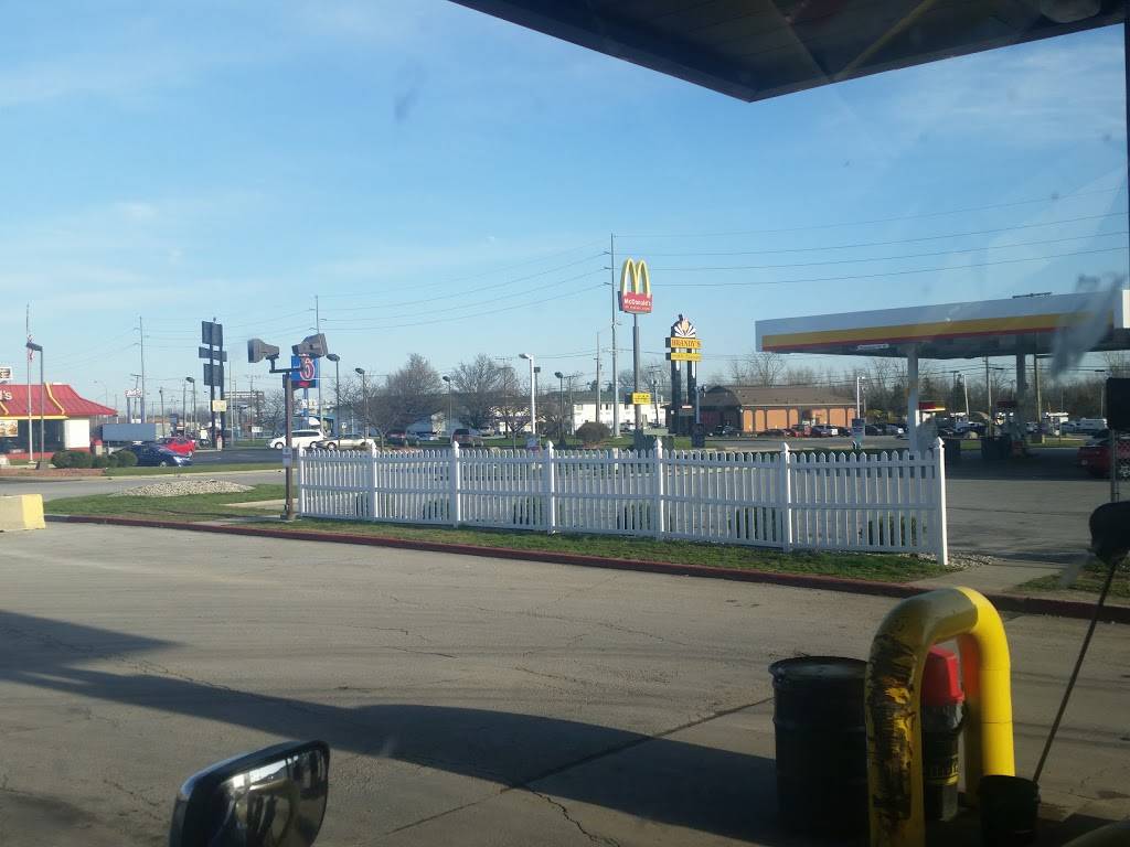 Fort Wayne Truck Plaza | restaurant | 3037 Goshen Rd, Fort Wayne, IN 46808, USA | 2604827814 OR +1 260-482-7814