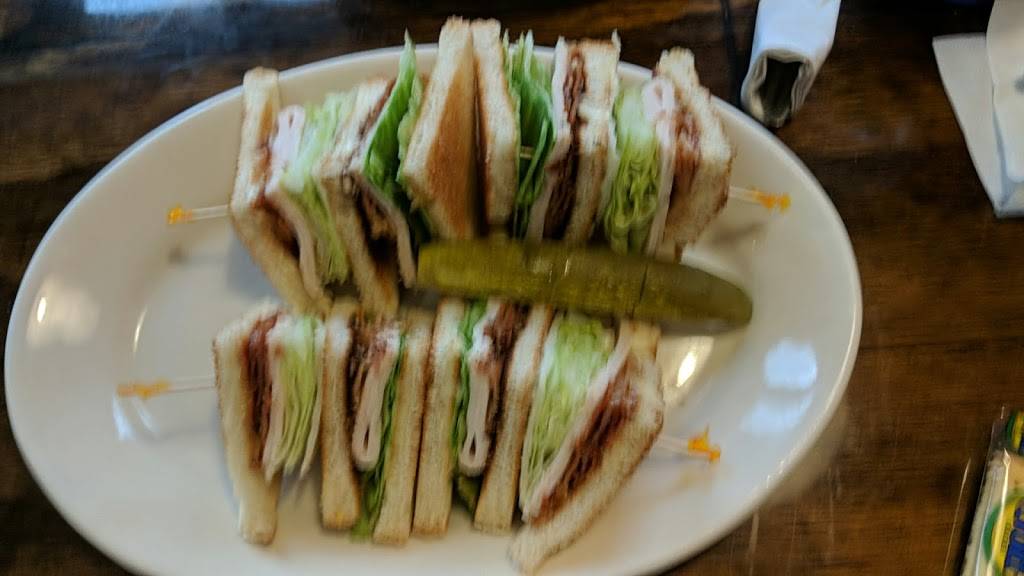 Victors Gyros & Pancake House | restaurant | 700 S Tillotson Ave, Muncie, IN 47304, USA | 7652881777 OR +1 765-288-1777