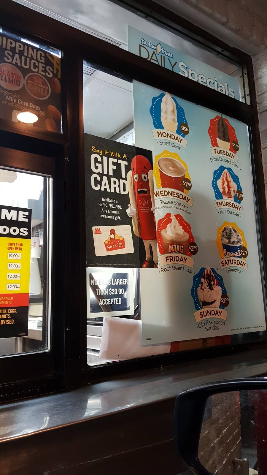 Wienerschnitzel | restaurant | 2737 Arden Way, Sacramento, CA 95825, USA | 9164888586 OR +1 916-488-8586