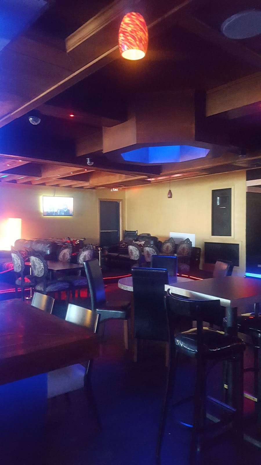 Crave Restaurant and Bar | restaurant | 2001 E Fowler Ave suite b, Tampa, FL 33612, USA | 8134881753 OR +1 813-488-1753