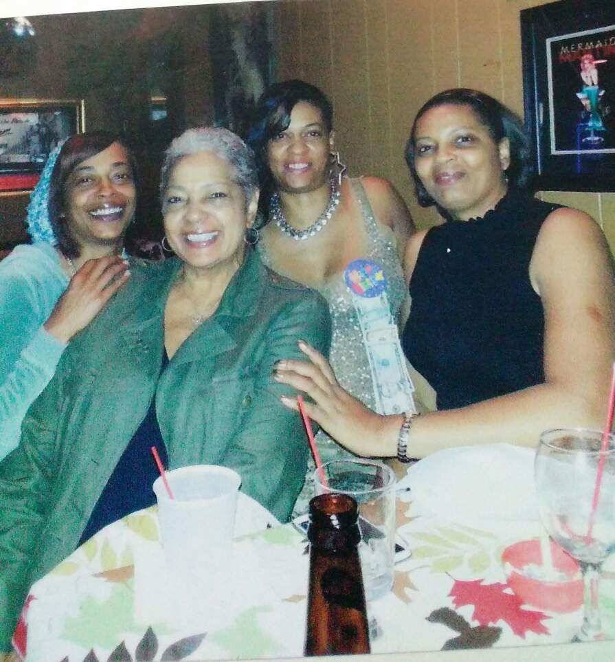 Vickies Bar & Grill | restaurant | 19205 Schoolcraft, Detroit, MI 48223, USA | 3132728997 OR +1 313-272-8997