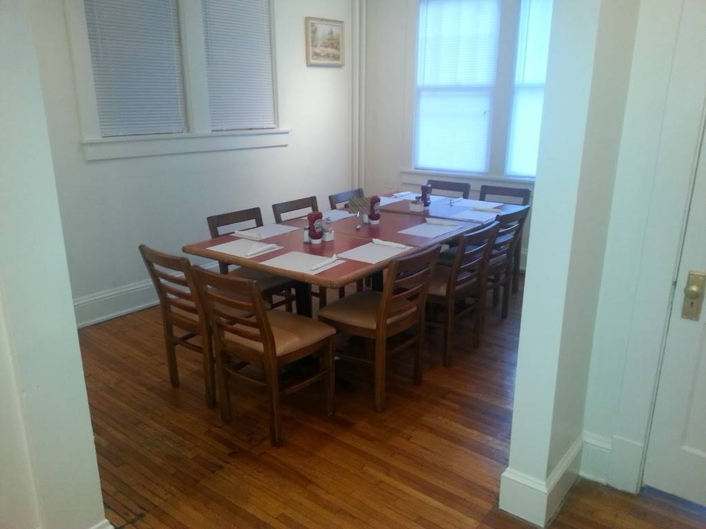 Patty Joes Restaurant | restaurant | 3029 E Cumberland Rd, Bluefield, WV 24701, USA | 3048004582 OR +1 304-800-4582